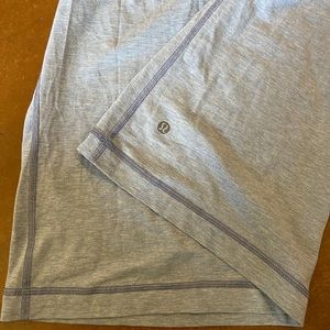 Men’s lululemon Heather Blue 5 Year V Neck Shirt Basic Large EUC
